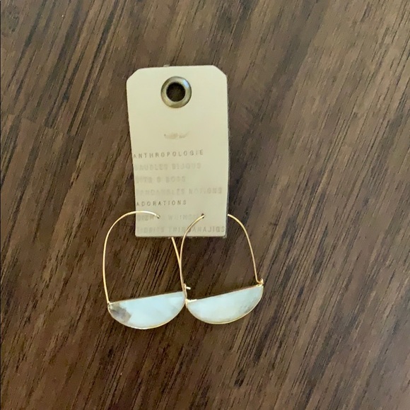 Anthropologie large stone crescent hoop earring - Picture 6 of 8